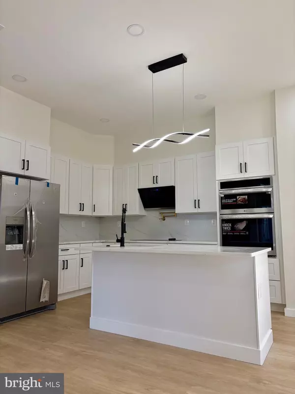 Bryn Mawr, PA 19010,865 W LANCASTER AVE