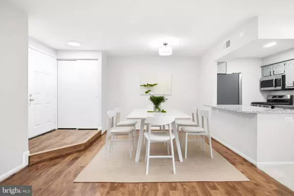 Burke, VA 22015,5902 COVE LANDING RD #202