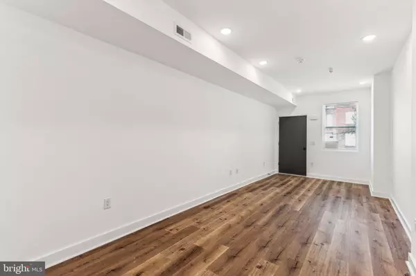 Philadelphia, PA 19133,1010 W ARIZONA ST #1