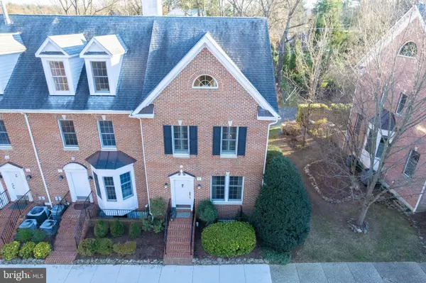 Middleburg, VA 20117,9 HUNT CT