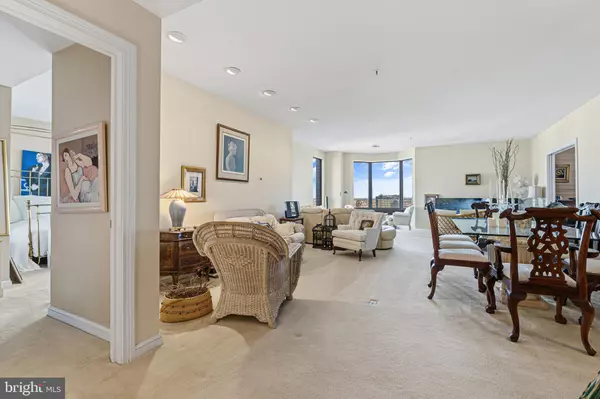 Baltimore, MD 21202,10 E LEE ST #2008