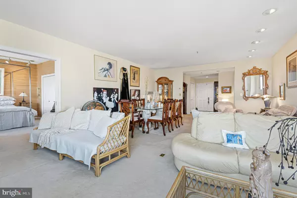 Baltimore, MD 21202,10 E LEE ST #2008