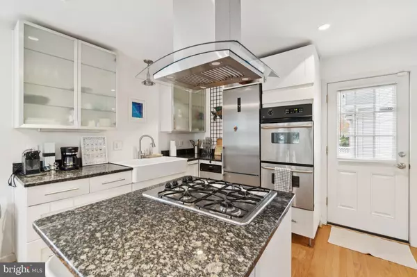 Arlington, VA 22205,5300 WILSON BLVD