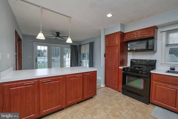 Trenton, NJ 08618,6 VAN GOGH CT