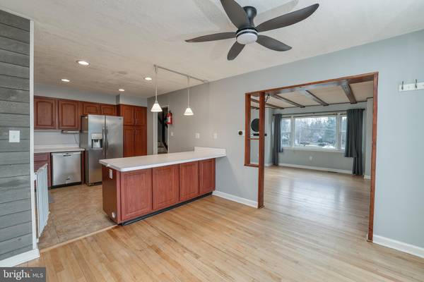 Trenton, NJ 08618,6 VAN GOGH CT