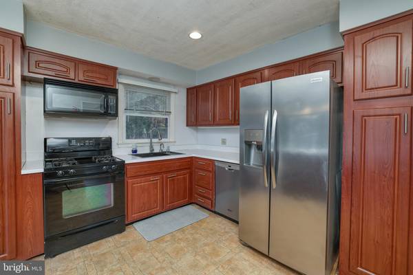 Trenton, NJ 08618,6 VAN GOGH CT