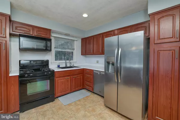 Trenton, NJ 08618,6 VAN GOGH CT