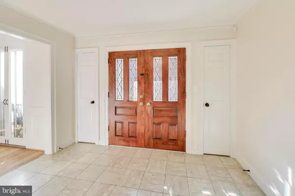 Arlington, VA 22207,4001 N RIDGEVIEW RD