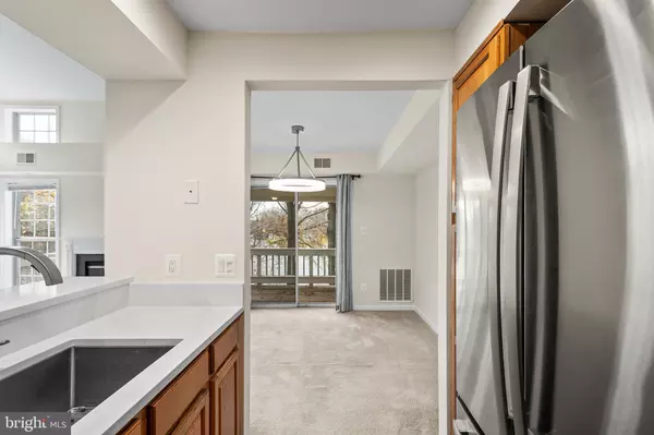 Alexandria, VA 22315,7006 ELLINGHAM CIR #49