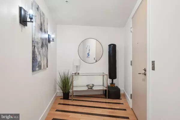 Arlington, VA 22201,2001 15TH ST N #1008