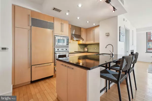 Arlington, VA 22201,2001 15TH ST N #1008