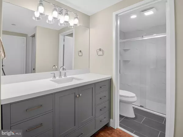 Arlington, VA 22209,1530 KEY BLVD #517