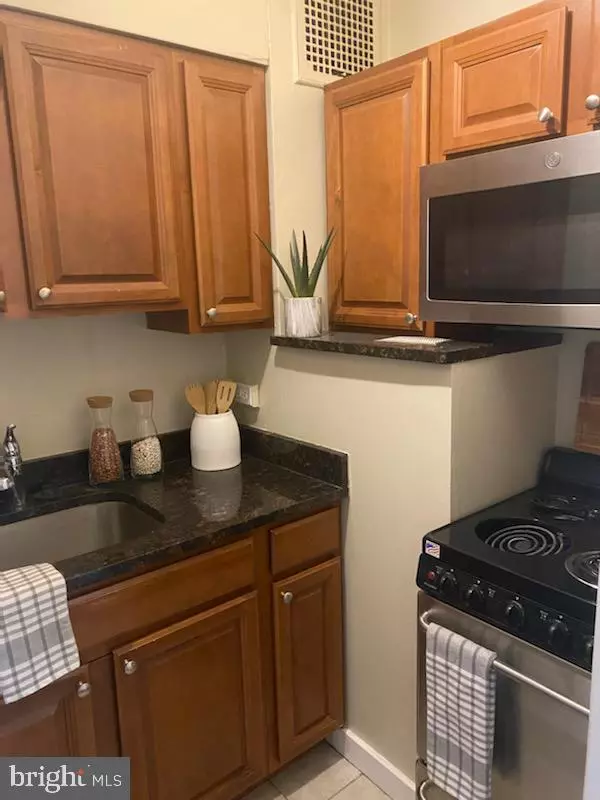 Philadelphia, PA 19103,2031 LOCUST ST #305