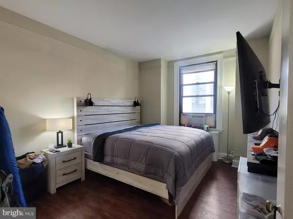 Philadelphia, PA 19103,2031 LOCUST ST #305