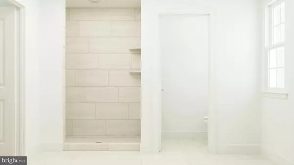 Bordentown, NJ 08505,9 RED BARN LN