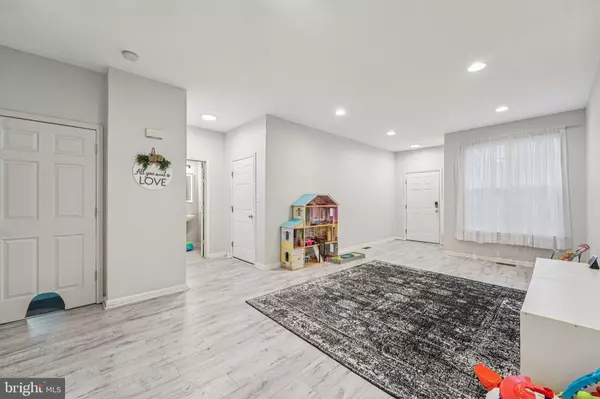 Woodbury, NJ 08096,208 CHANCELLOR DR