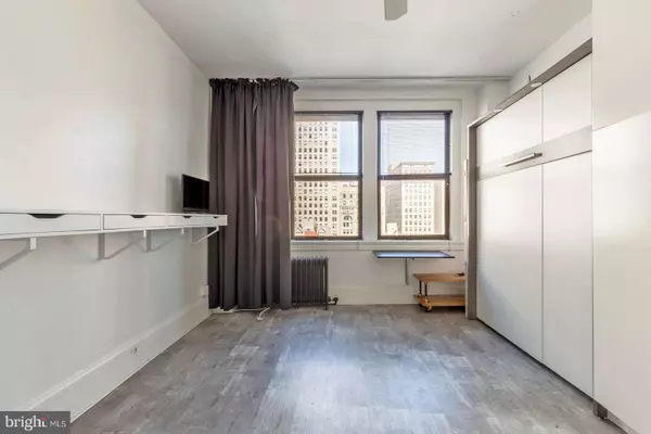 Philadelphia, PA 19107,1324 LOCUST ST #911