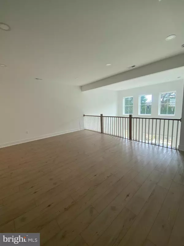 West Windsor, NJ 08550,6 MEADE DR