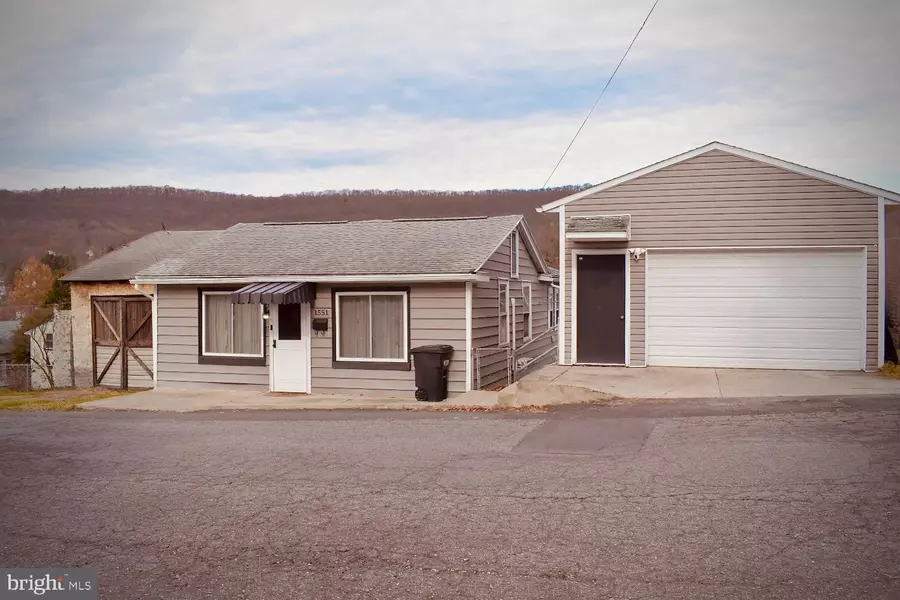 1551 HOLLY ST W, Coal Township, PA 17866