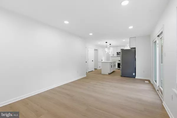 Upper Marlboro, MD 20774,402 RED LEAF CT