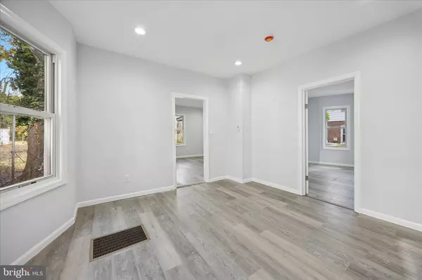 Trenton, NJ 08618,566 RUTHERFORD AVE