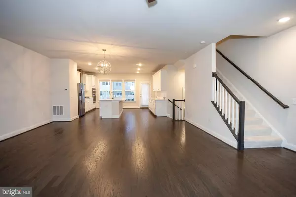 Dumfries, VA 22026,17137 BRANCHED OAK RD