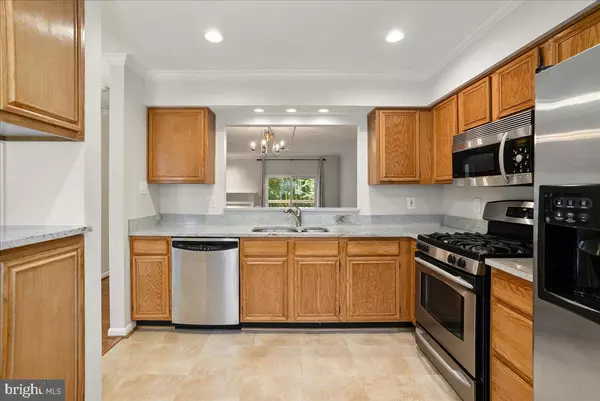 Lorton, VA 22079,8316 LINDEN OAKS CT