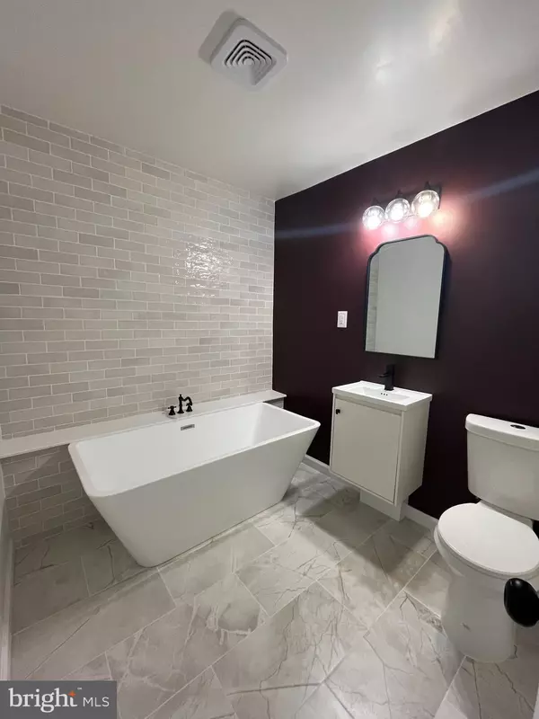 Levittown, PA 19054,30 MISTLETOE LN