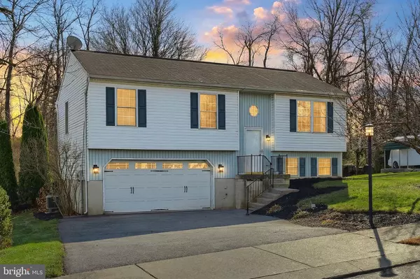 Manchester, PA 17345,90 IVY DR