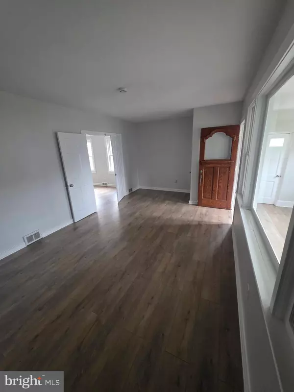 Maple Shade, NJ 08052,105 MECRAY LN