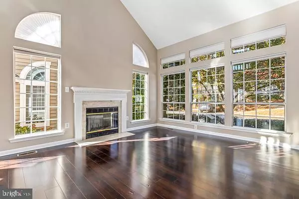 Occoquan, VA 22125,412 OVERLOOK DR