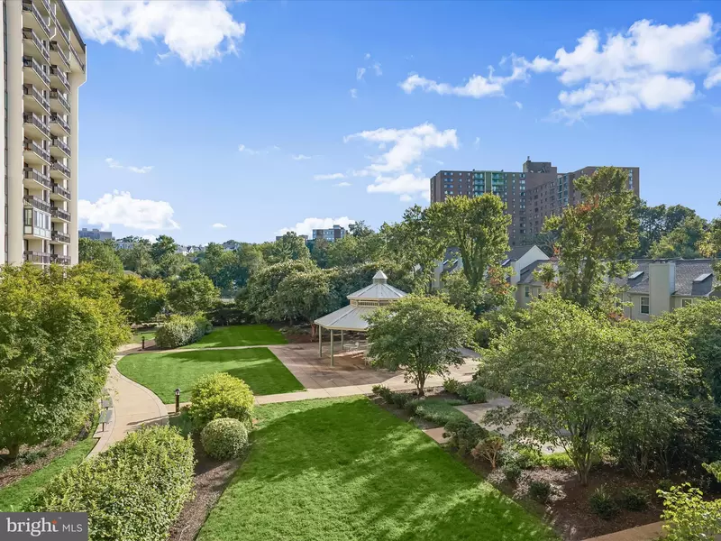 5300 HOLMES RUN PKWY #402, Alexandria, VA 22304