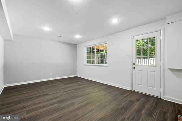 Springfield, VA 22153,8015 STEEPLE CHASE CT