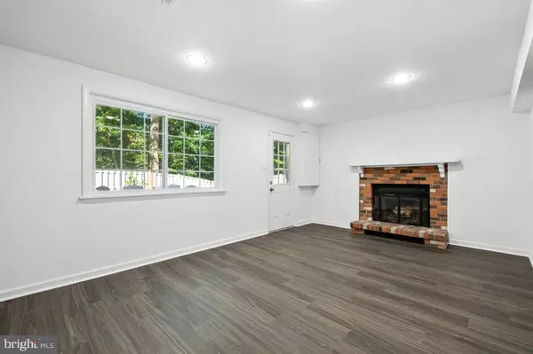 Springfield, VA 22153,8015 STEEPLE CHASE CT