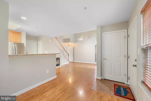 Reston, VA 20191,11824 BRETON CT #24A