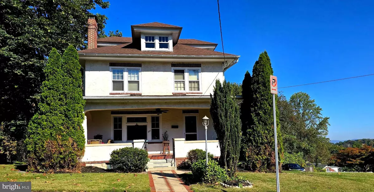 Mohnton, PA 19540,121 E SUMMIT ST