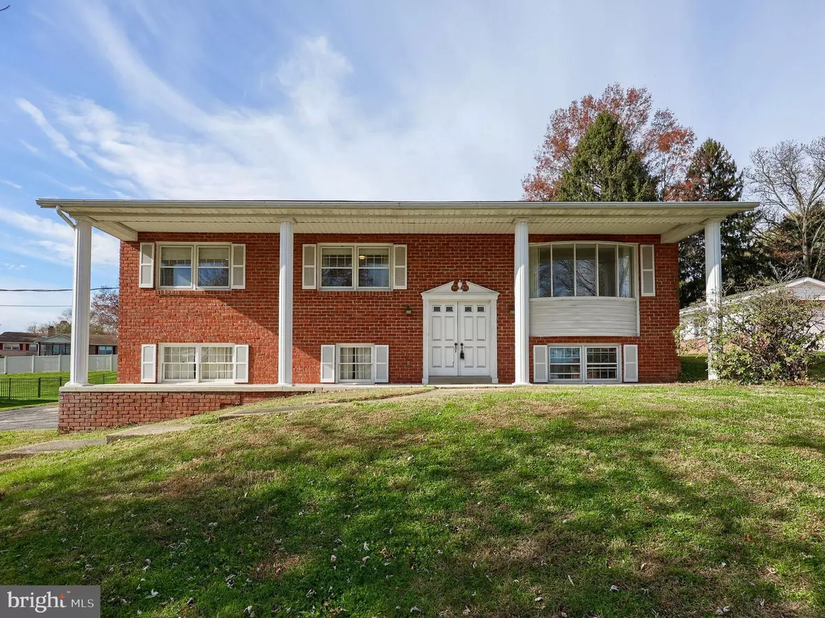 York, PA 17403,90 CHURCHILL DR