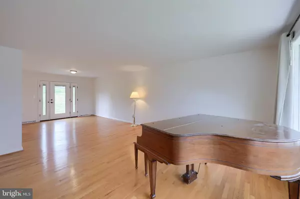 York, PA 17403,90 CHURCHILL DR