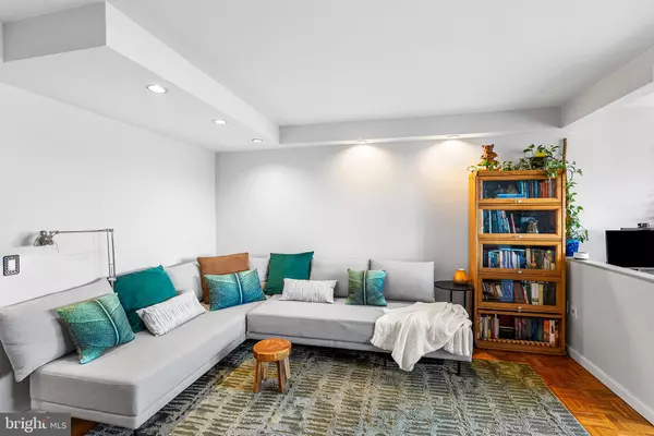 Philadelphia, PA 19106,604-36 S WASHINGTON SQ #1106