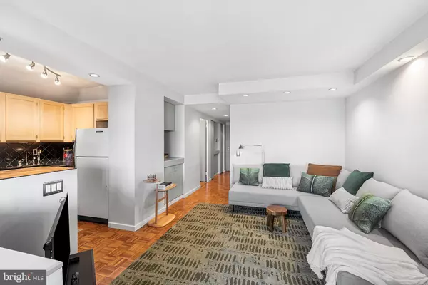 Philadelphia, PA 19106,604-36 S WASHINGTON SQ #1106