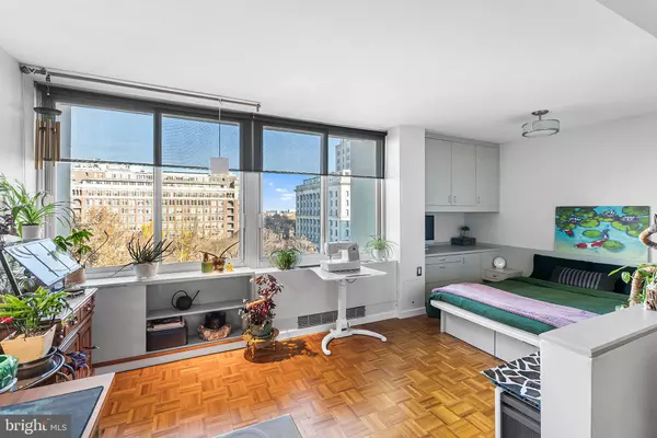 Philadelphia, PA 19106,604-36 S WASHINGTON SQ #1106