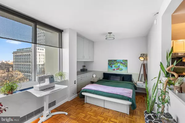 Philadelphia, PA 19106,604-36 S WASHINGTON SQ #1106