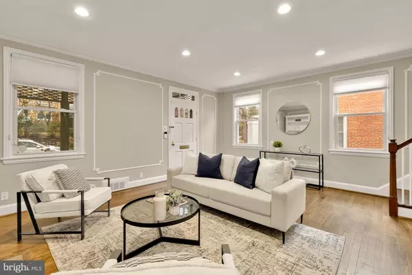 Washington, DC 20015,5221 CHEVY CHASE PKWY NW