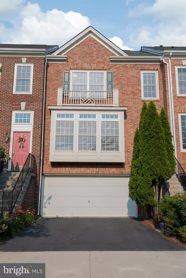 42724 ROLLING ROCK SQ, Chantilly, VA 20152