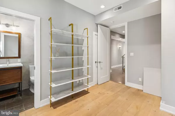 Philadelphia, PA 19146,719 S 20TH ST