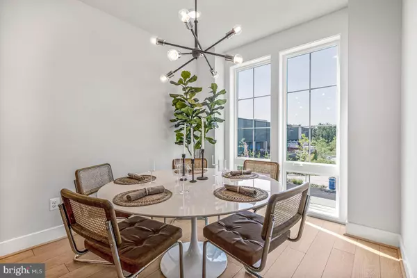 Alexandria, VA 22301,326 SWANN AVE