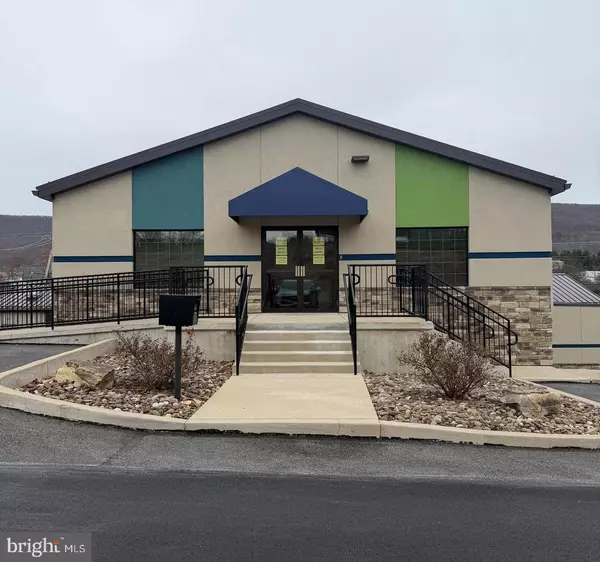 2541 E COLLEGE, State College, PA 16801