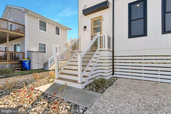 Fenwick Island, DE 19944,24 W ATLANTIC ST