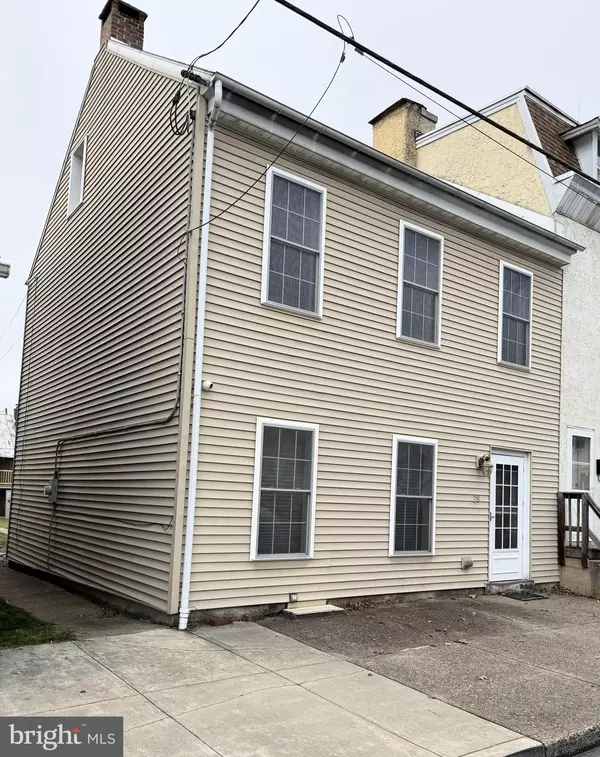 28 S 3RD ST, Hamburg, PA 19526