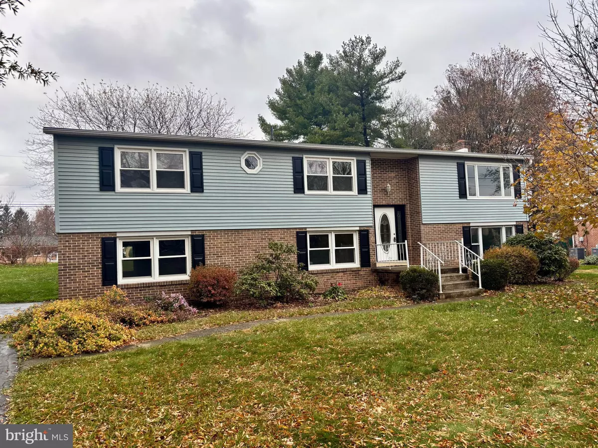 Mechanicsburg, PA 17055,19 HEMLOCK DRIVE
